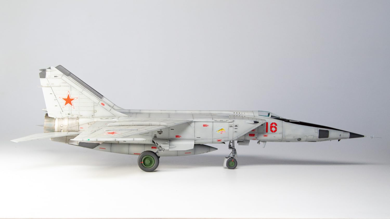 Amazon | ICM 1/72 ソビエト連邦軍 ミグ MiG-25 RBT 戦闘機 プラモデル